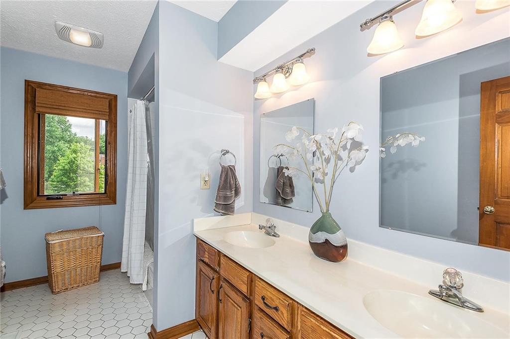 863 Carey Road Carmel, IN 46033 - Photo 17 of 30 Gallery Image 17