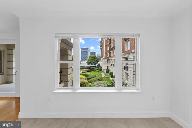 a view of entryway with a front door