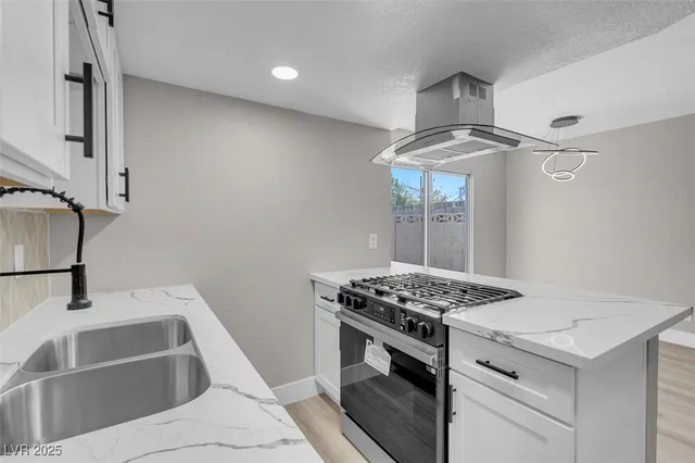 $1,500 | 456 Sellers Place, Henderson, NV 89011