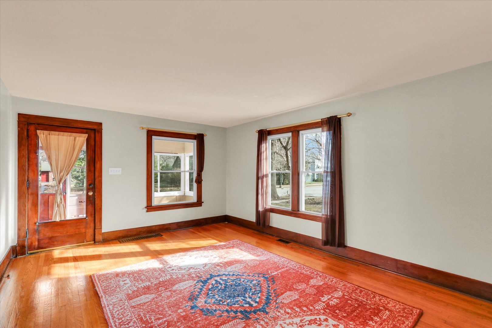 809 West John Street Champaign, IL 61820 - Photo 2 of 34