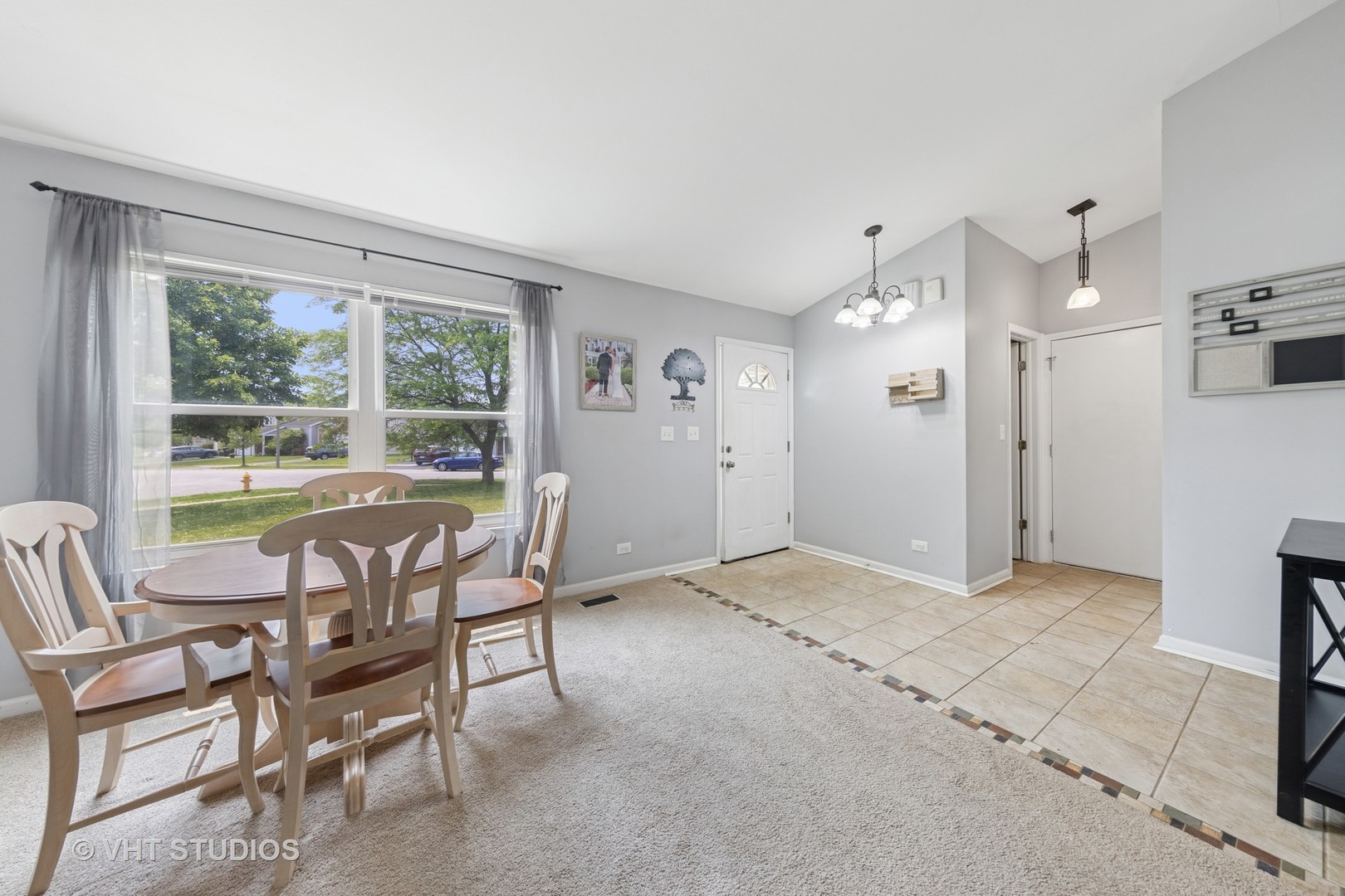 1247 Trinity Drive Carol Stream, IL 60188 - Photo 5 of 20