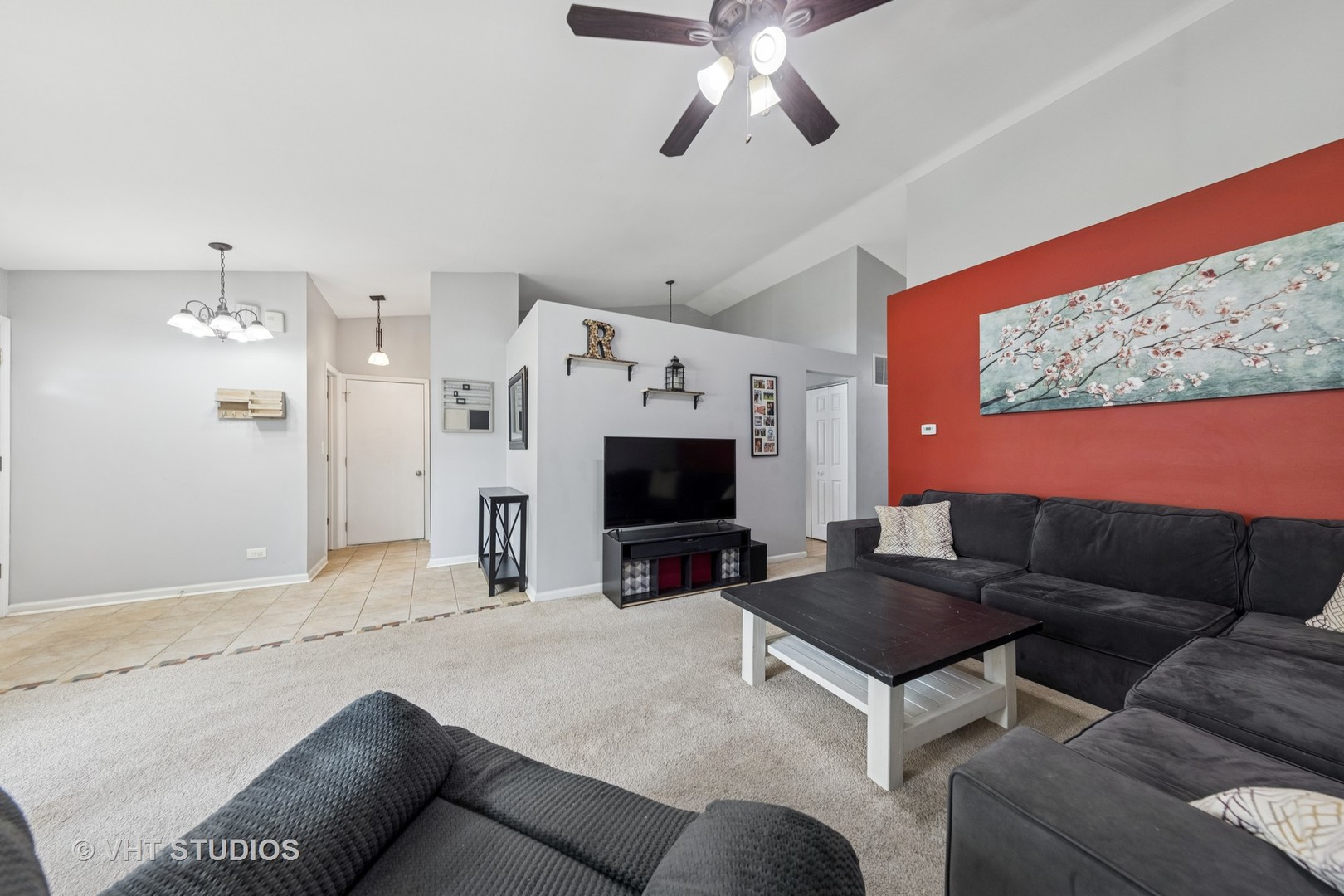 1247 Trinity Drive Carol Stream, IL 60188 - Photo 7 of 20