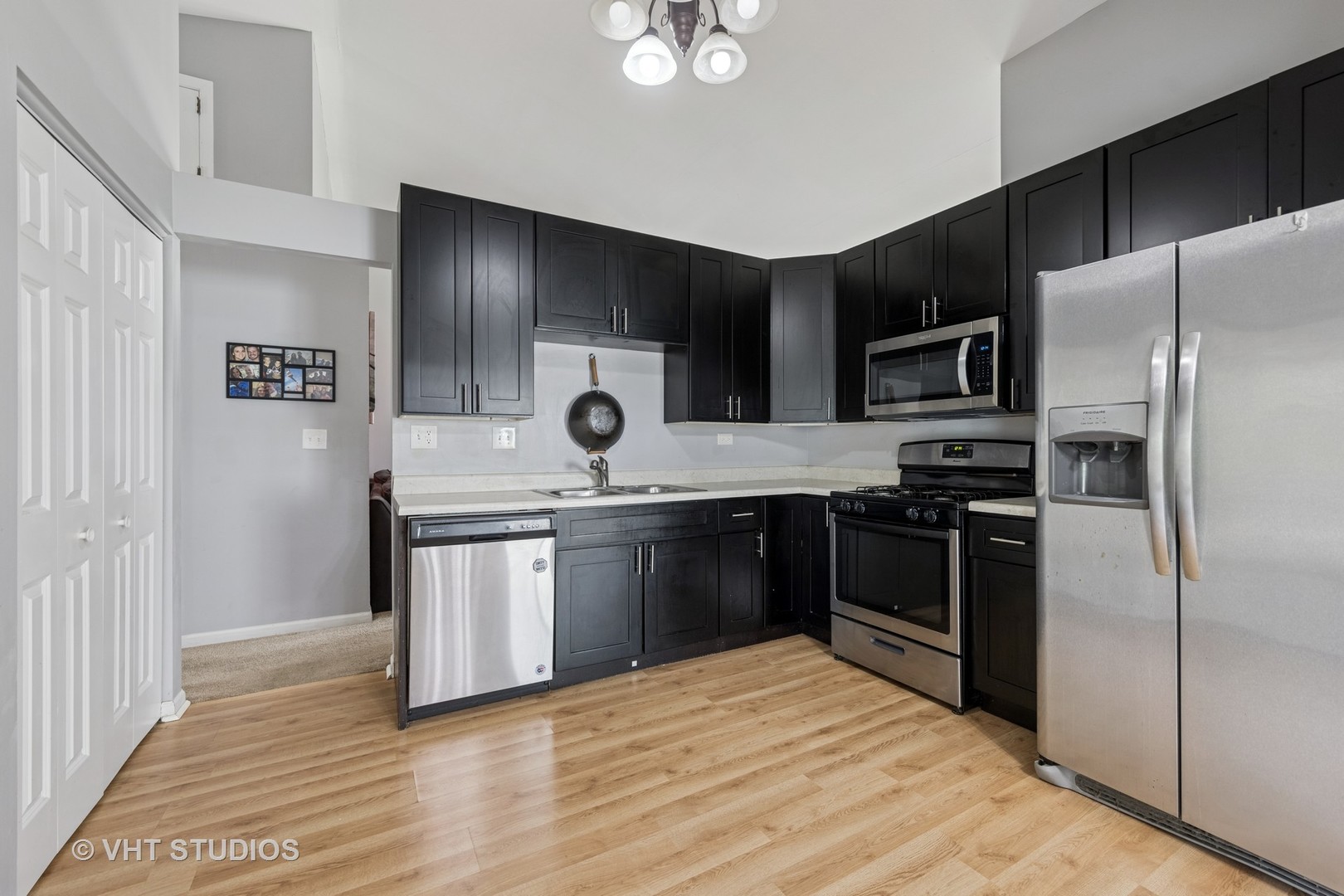 1247 Trinity Drive Carol Stream, IL 60188 - Photo 8 of 20