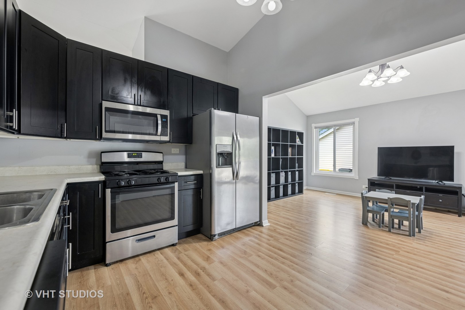 1247 Trinity Drive Carol Stream, IL 60188 - Photo 9 of 20