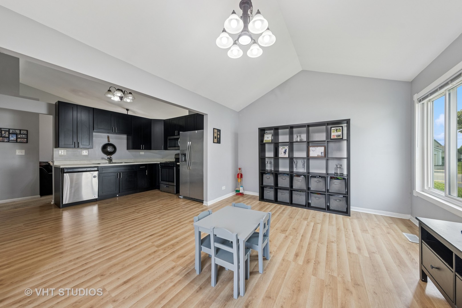 1247 Trinity Drive Carol Stream, IL 60188 - Photo 10 of 20