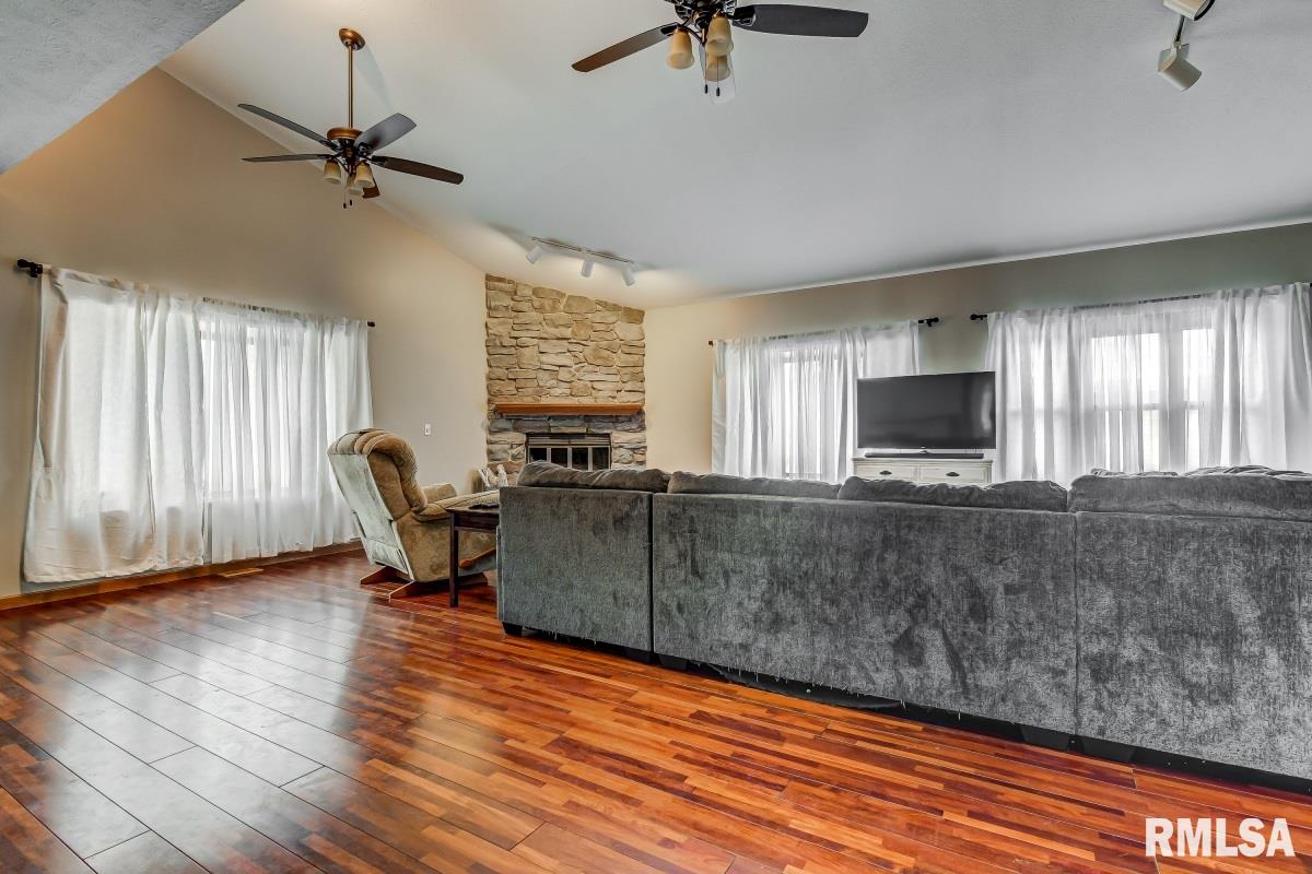 3675 Spaulding Orchard Road Springfield, IL 62711 - Photo 5 of 50