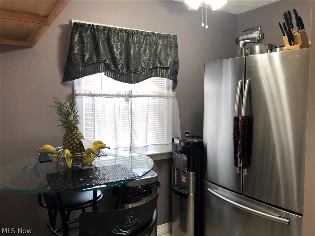 1144 Oxford Road Cleveland, OH 44121 - Photo 10 of 22