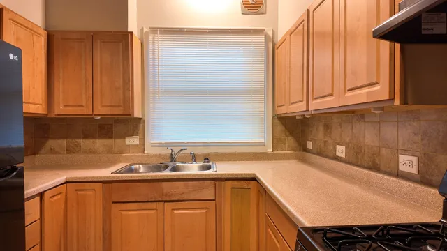 $162,000 | 335 Oakwood Street, Park Forest, IL 60466