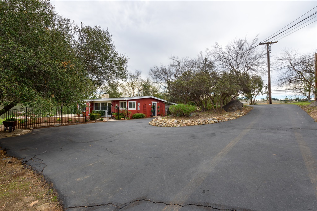 30445 Cole Grade Road Valley Center, CA 92082 - Photo 4 of 25
