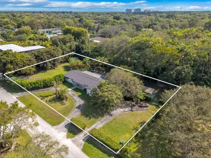 a view of a tennis court