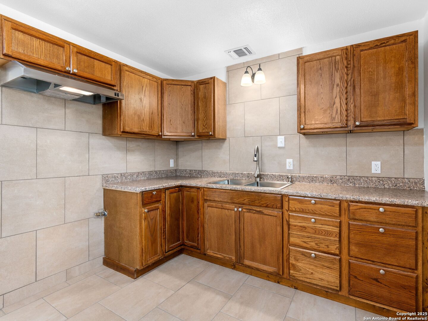 511 5th Street Natalia, TX 78059 - Photo 11 of 29