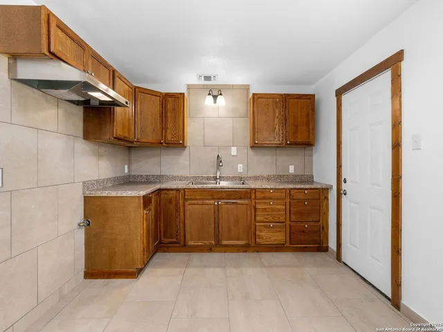 $250,000 | 511 5th Street, Natalia, TX 78059