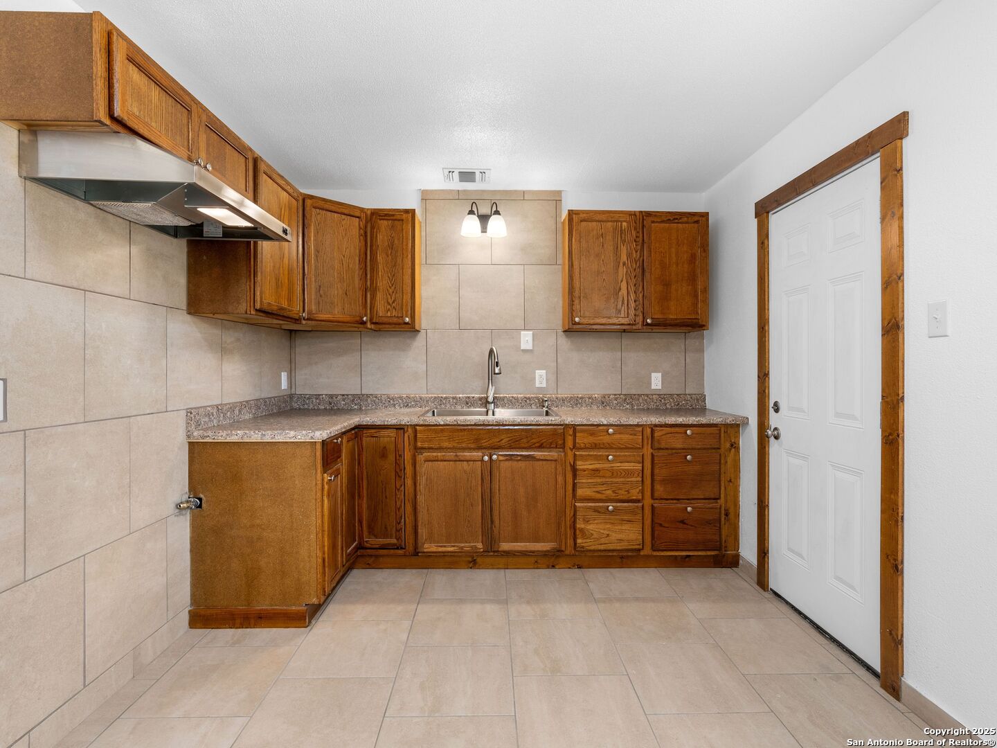 511 5th Street Natalia, TX 78059 - Photo 12 of 29