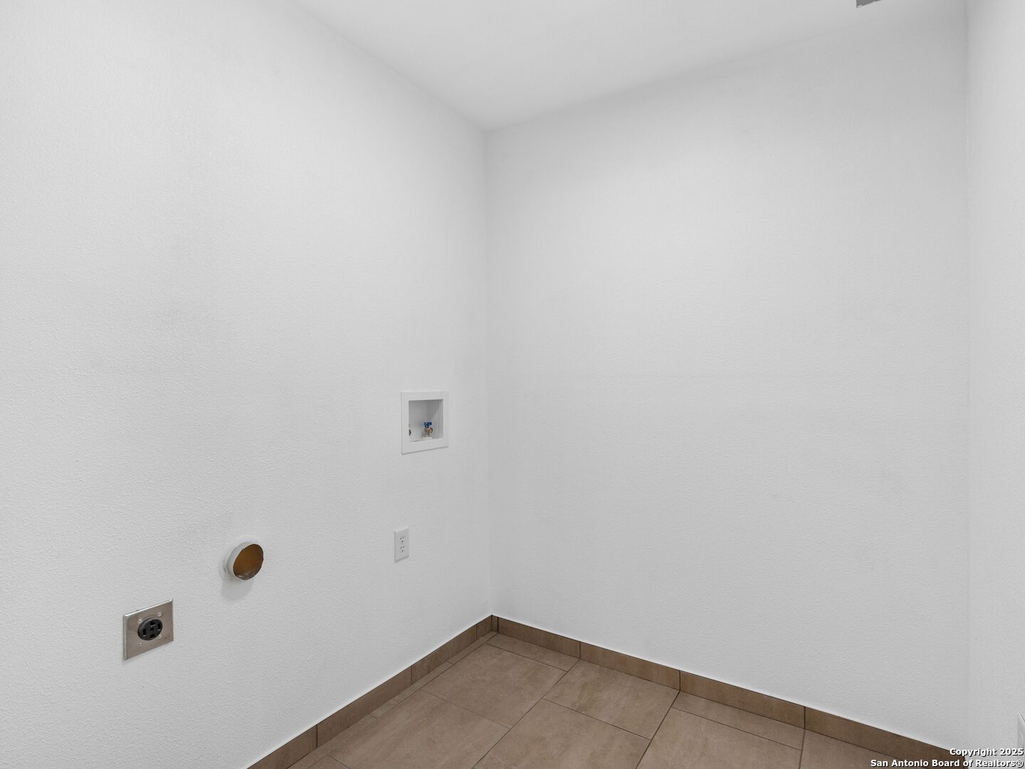 511 5th Street Natalia, TX 78059 - Photo 13 of 29