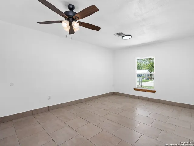 $250,000 | 511 5th Street, Natalia, TX 78059