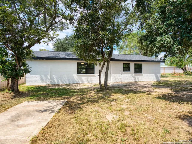 $250,000 | 511 5th Street, Natalia, TX 78059