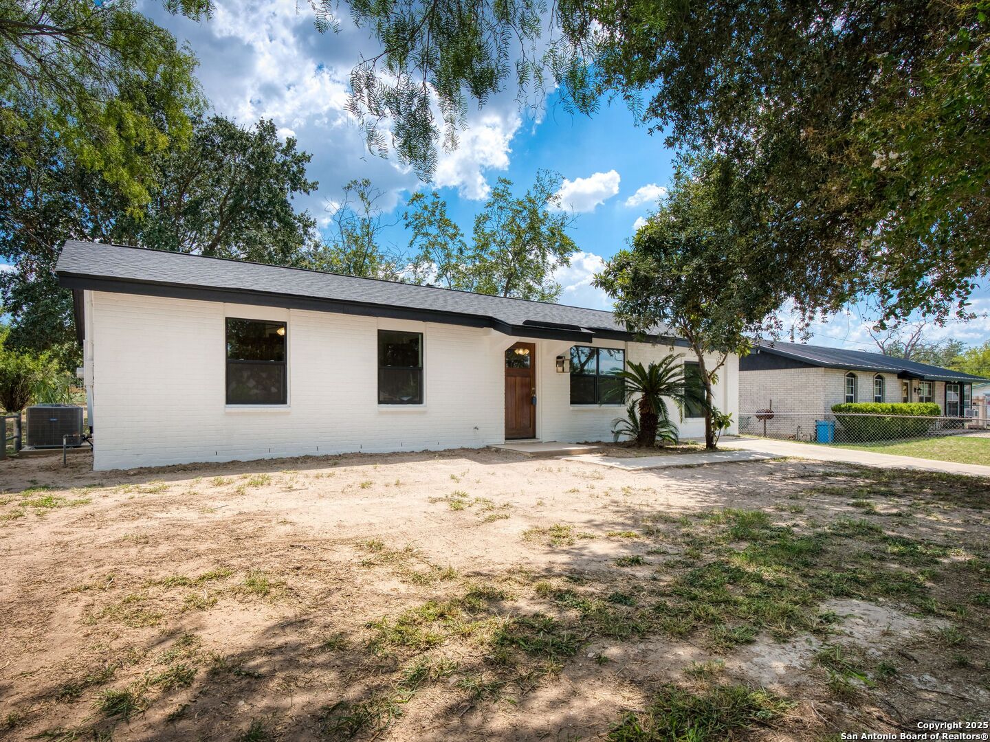 511 5th Street Natalia, TX 78059 - Photo 3 of 29