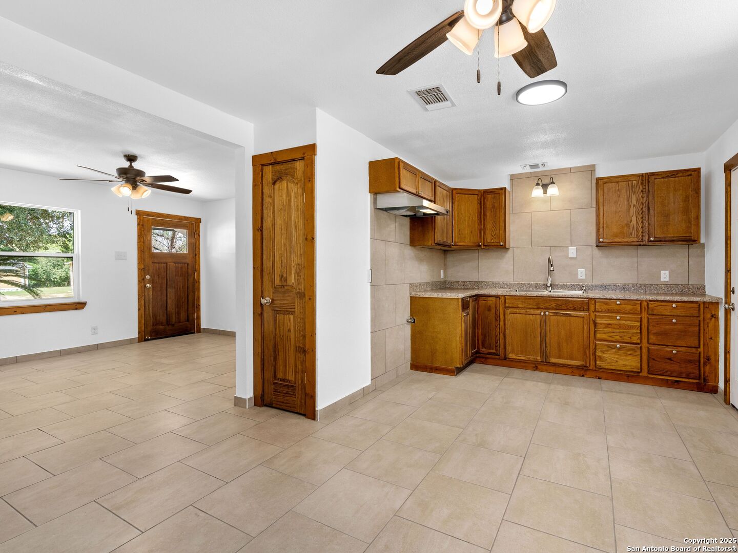 511 5th Street Natalia, TX 78059 - Photo 10 of 29