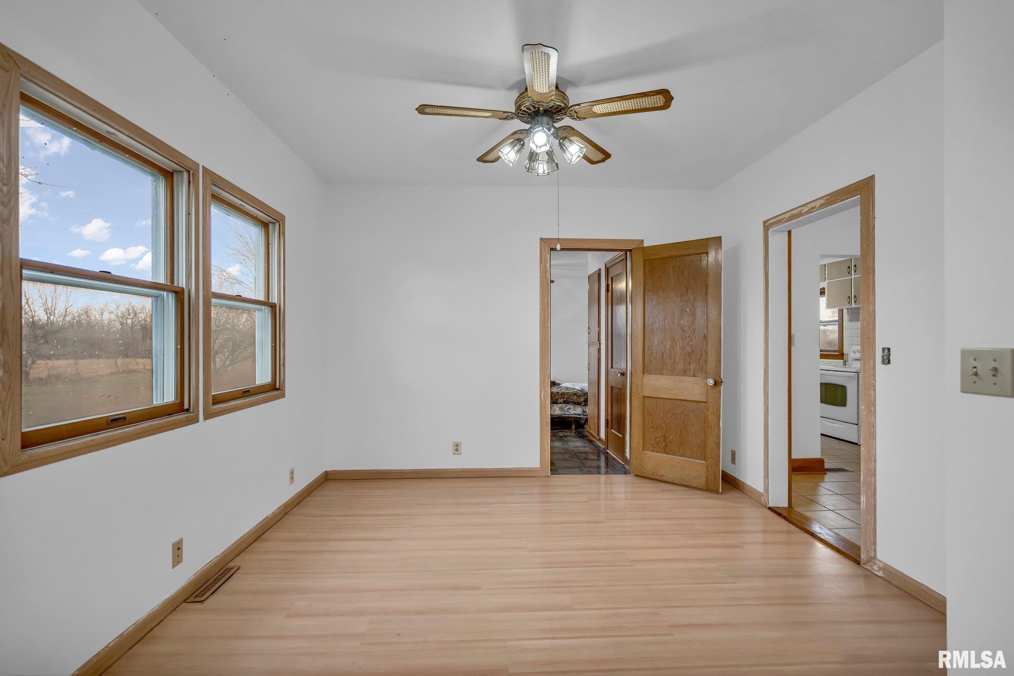 2266 Ridge Road Aledo, IL 61231 - Photo 4 of 25