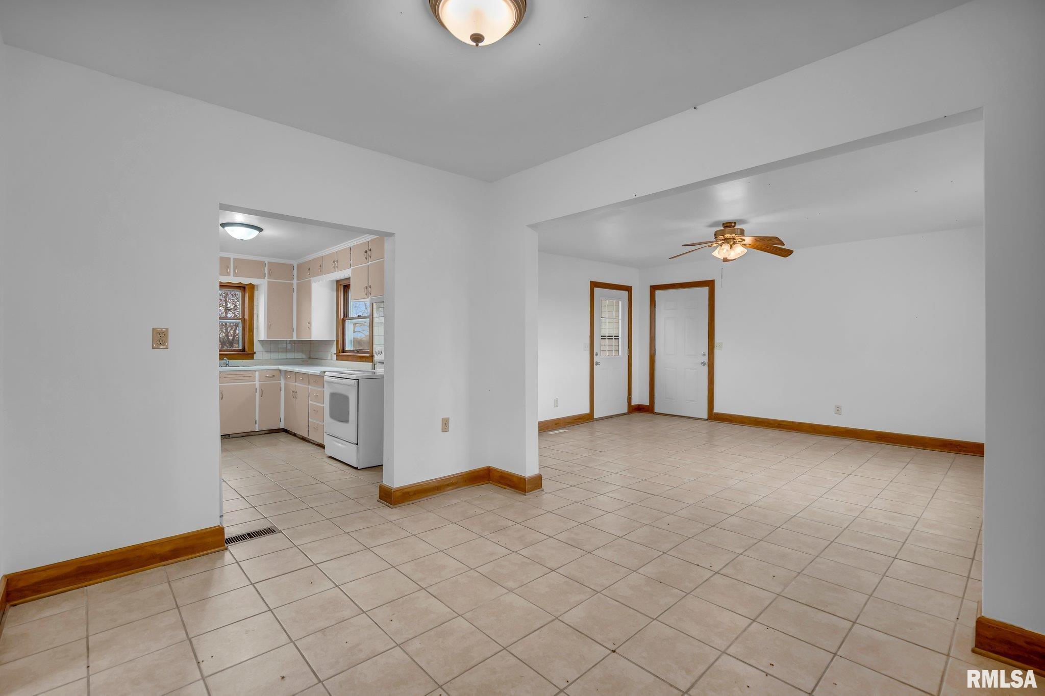 2266 Ridge Road Aledo, IL 61231 - Photo 7 of 25