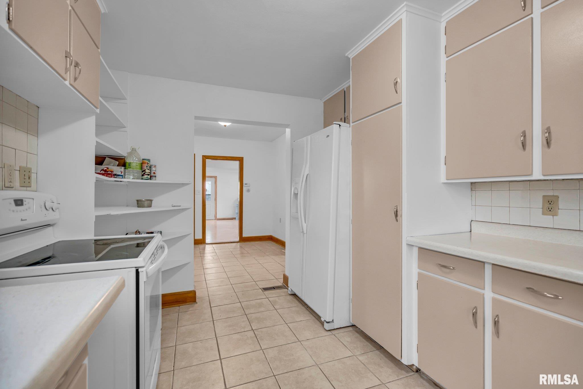 2266 Ridge Road Aledo, IL 61231 - Photo 9 of 25