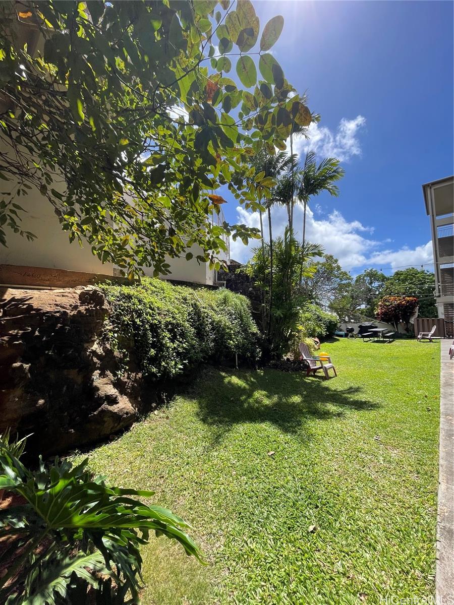 1619 Kamamalu Avenue, Unit 102 Honolulu, HI 96813 - Photo 16 of 18 a view of a garden