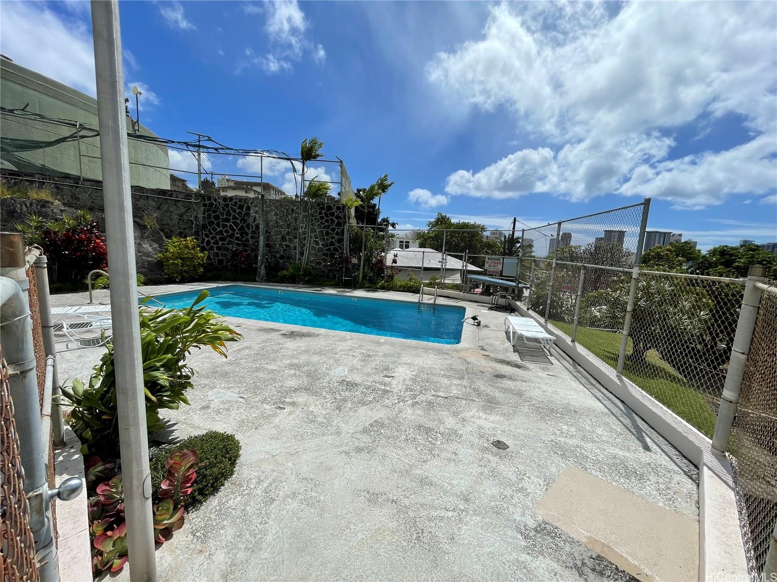 1619 Kamamalu Avenue, Unit 102 Honolulu, HI 96813 - Photo 2 of 18 a view of a backyard