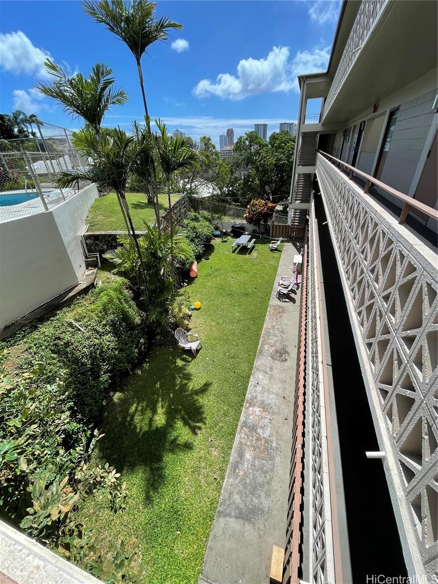 1619 Kamamalu Avenue, Unit 102 Honolulu, HI 96813 - Photo 3 of 18 a view of an outdoor seating area