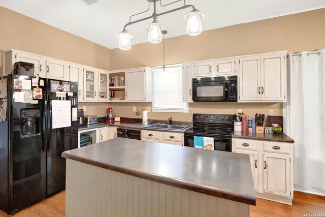 $325,000 | 6971 County Road 5223, D'Hanis, TX 78861