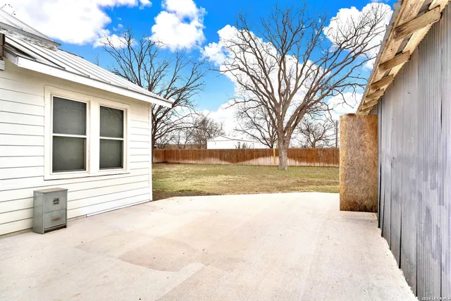 $325,000 | 6971 County Road 5223, D'Hanis, TX 78861