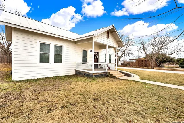 $325,000 | 6971 County Road 5223, D'Hanis, TX 78861