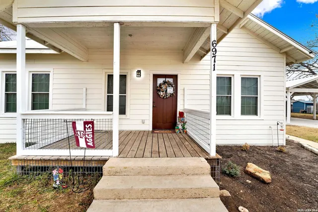 $325,000 | 6971 County Road 5223, D'Hanis, TX 78861