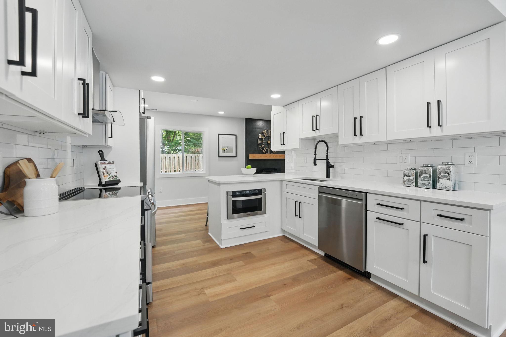 1496 Roundleaf Court Reston, VA 20190 - Photo 17 of 53 Beautiful kitchen