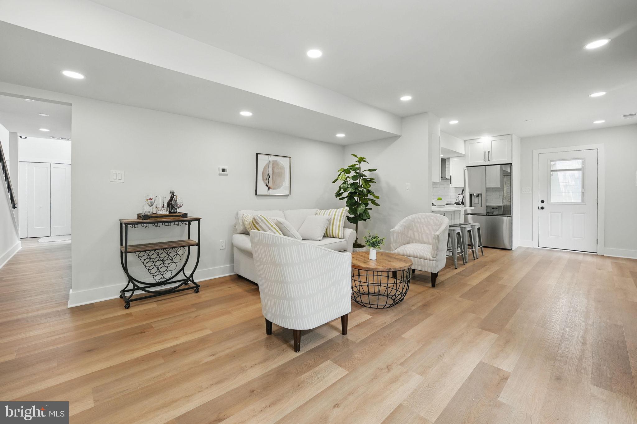 1496 Roundleaf Court Reston, VA 20190 - Photo 22 of 53 Family room
