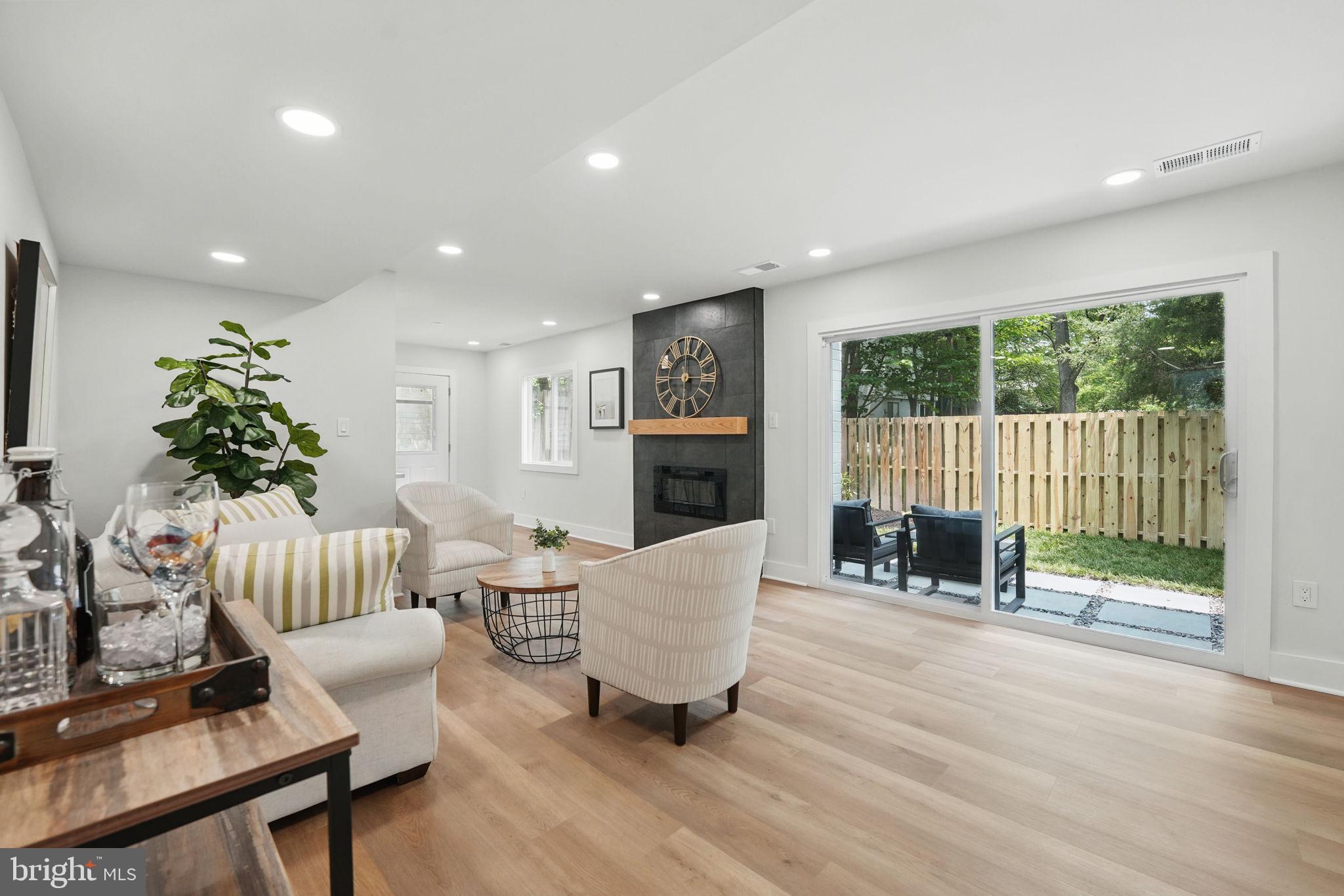 1496 Roundleaf Court Reston, VA 20190 - Photo 24 of 53 Family room
