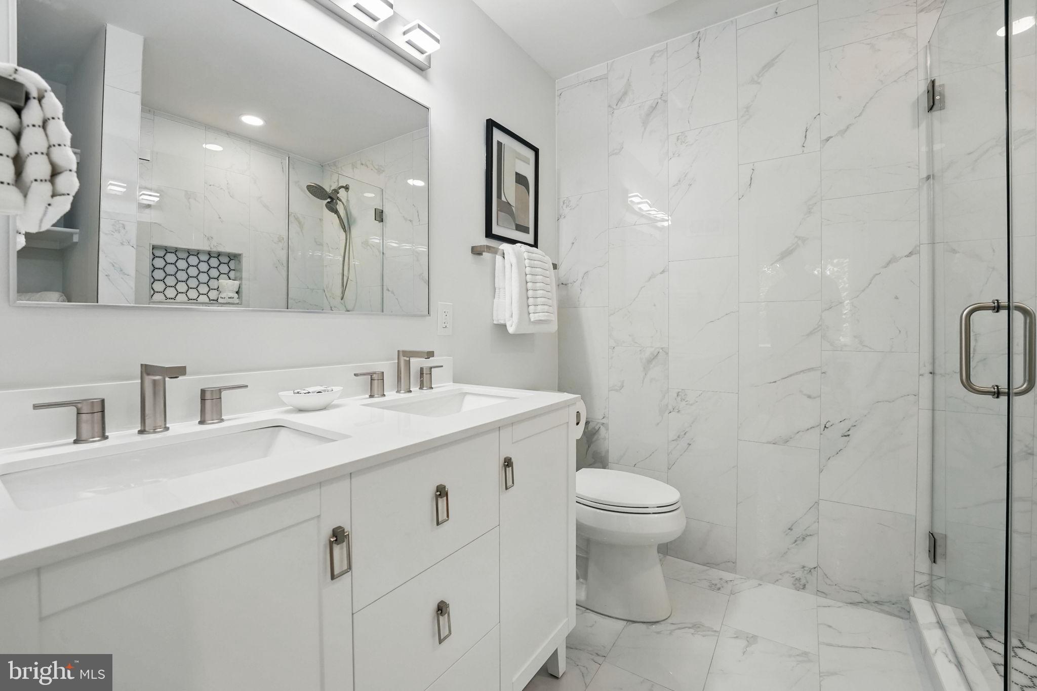 1496 Roundleaf Court Reston, VA 20190 - Photo 33 of 53 Private primary bathroom
