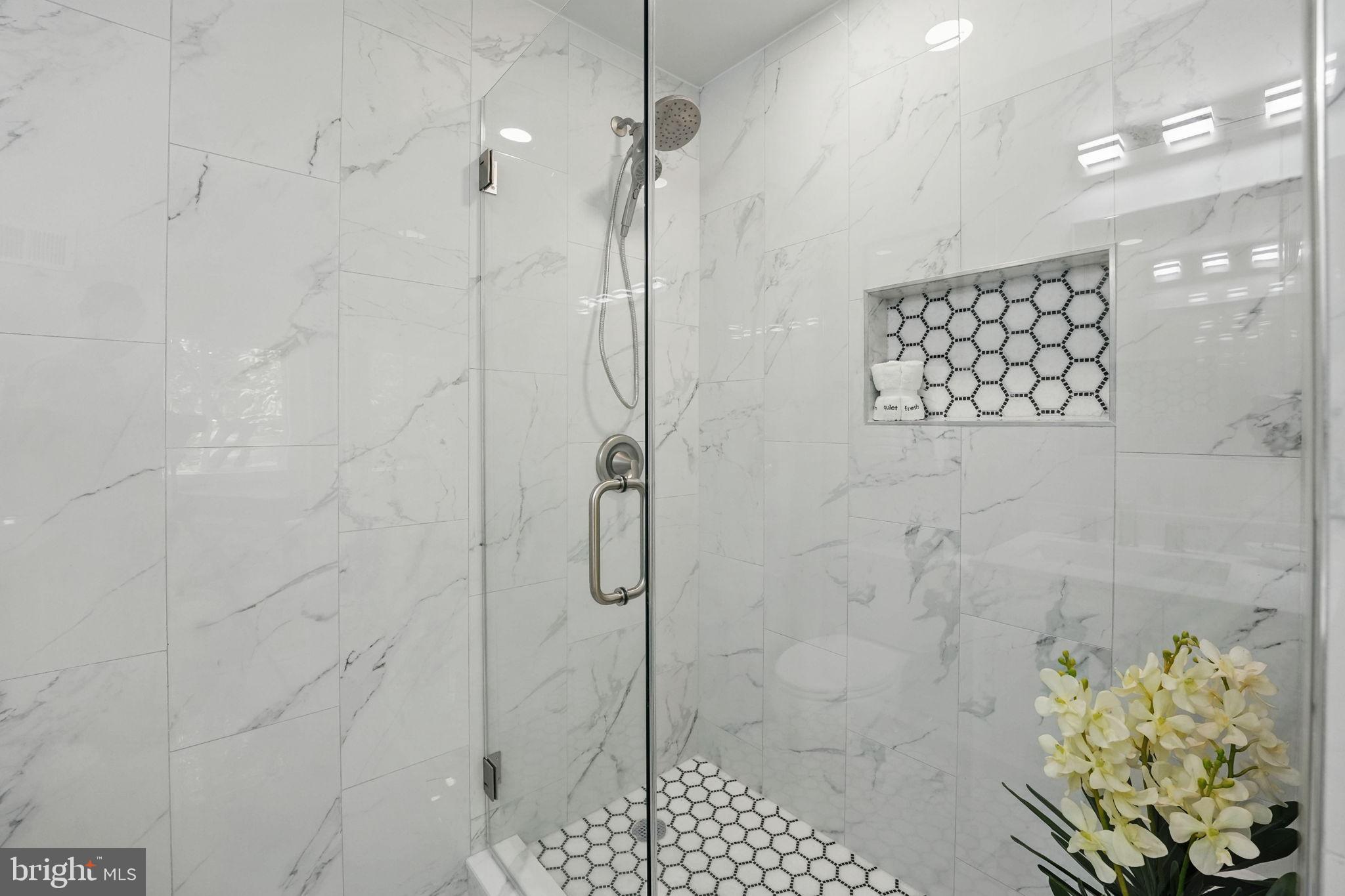 1496 Roundleaf Court Reston, VA 20190 - Photo 34 of 53 Private primary bathroom