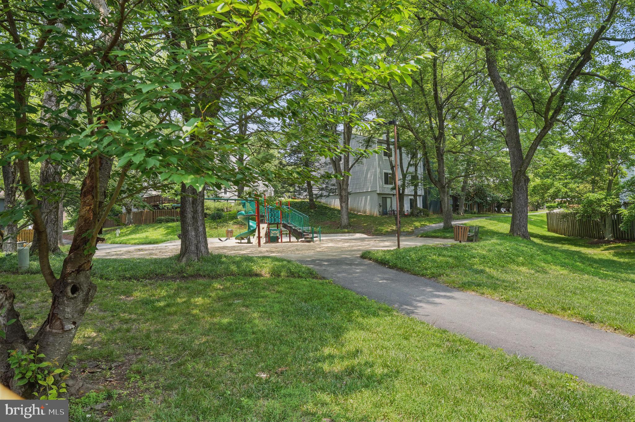 1496 Roundleaf Court Reston, VA 20190 - Photo 45 of 53 Common area