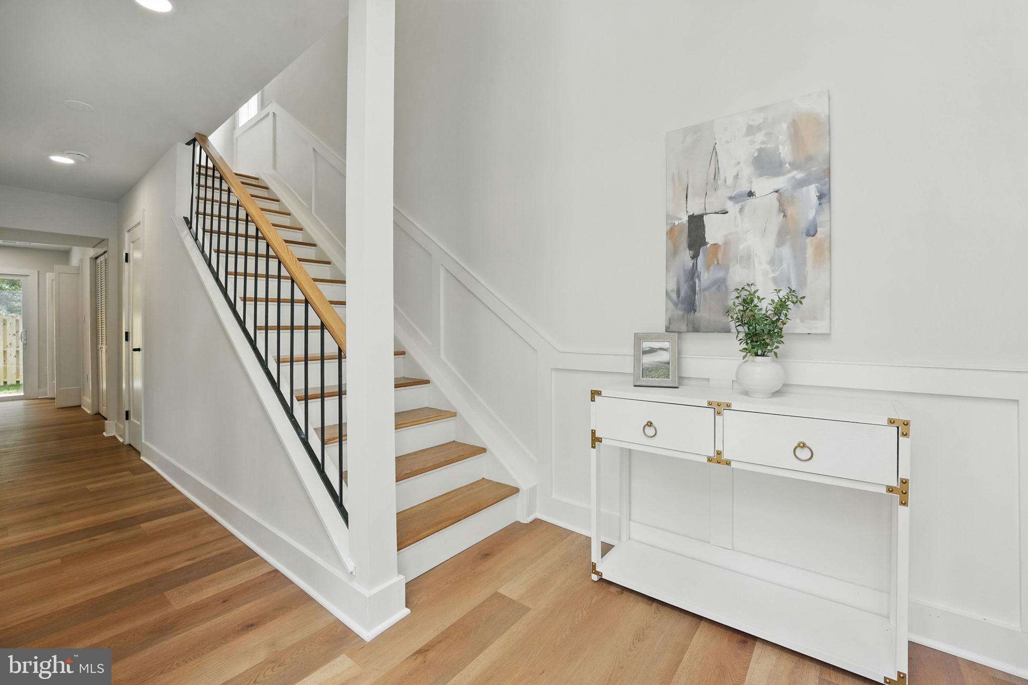 1496 Roundleaf Court Reston, VA 20190 - Photo 6 of 53 Foyer