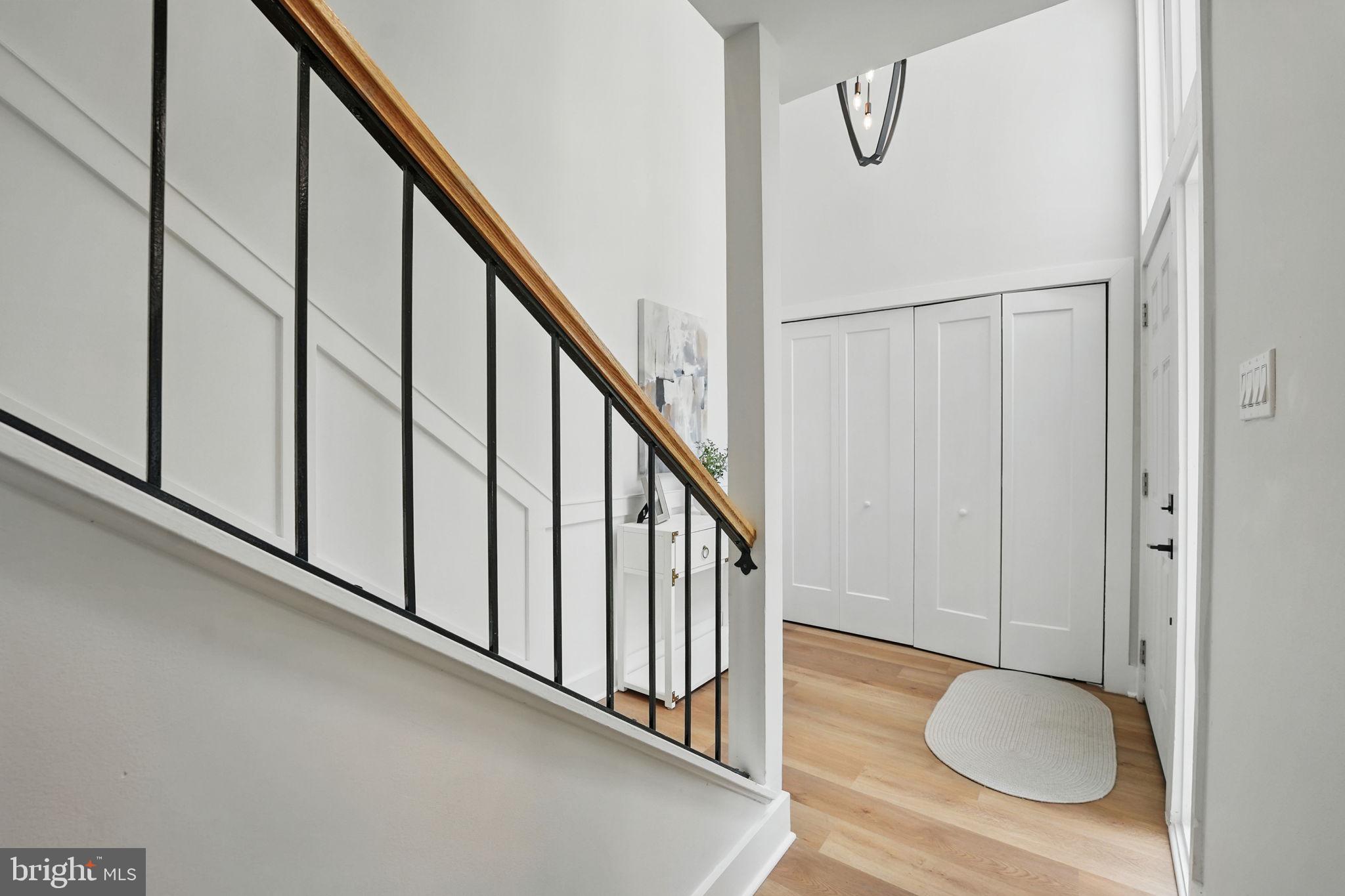 1496 Roundleaf Court Reston, VA 20190 - Photo 9 of 53 Foyer