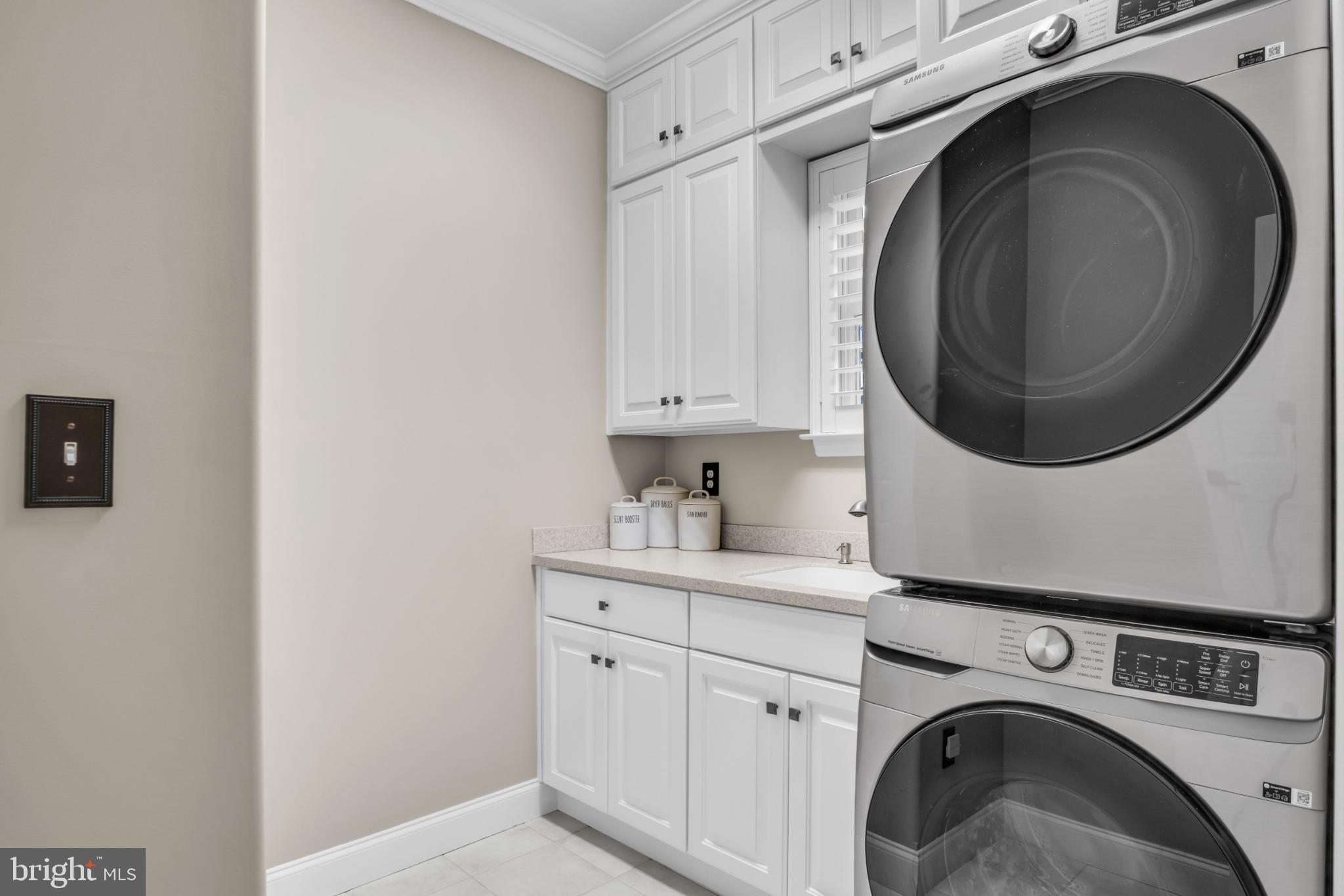 6014 Three Rivers Drive Harrisburg, PA 17112 - Photo 9 of 49 Sleek laundry space with modern appliances.