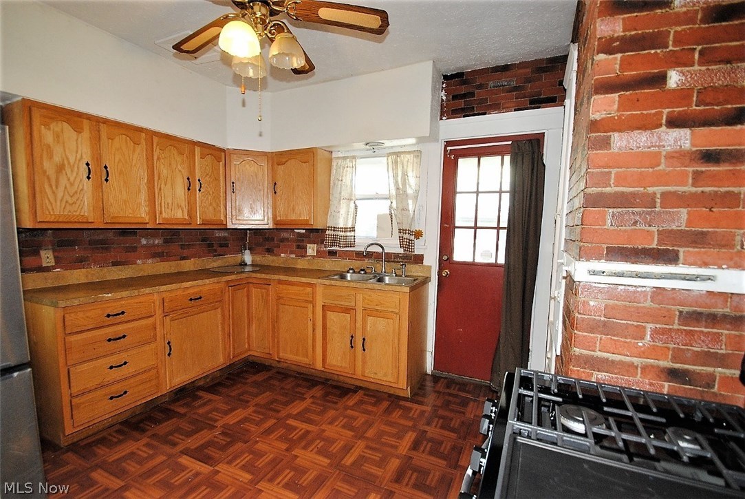 879 Herrick Road Cleveland, OH 44108 - Photo 12 of 29 Gallery Image 12