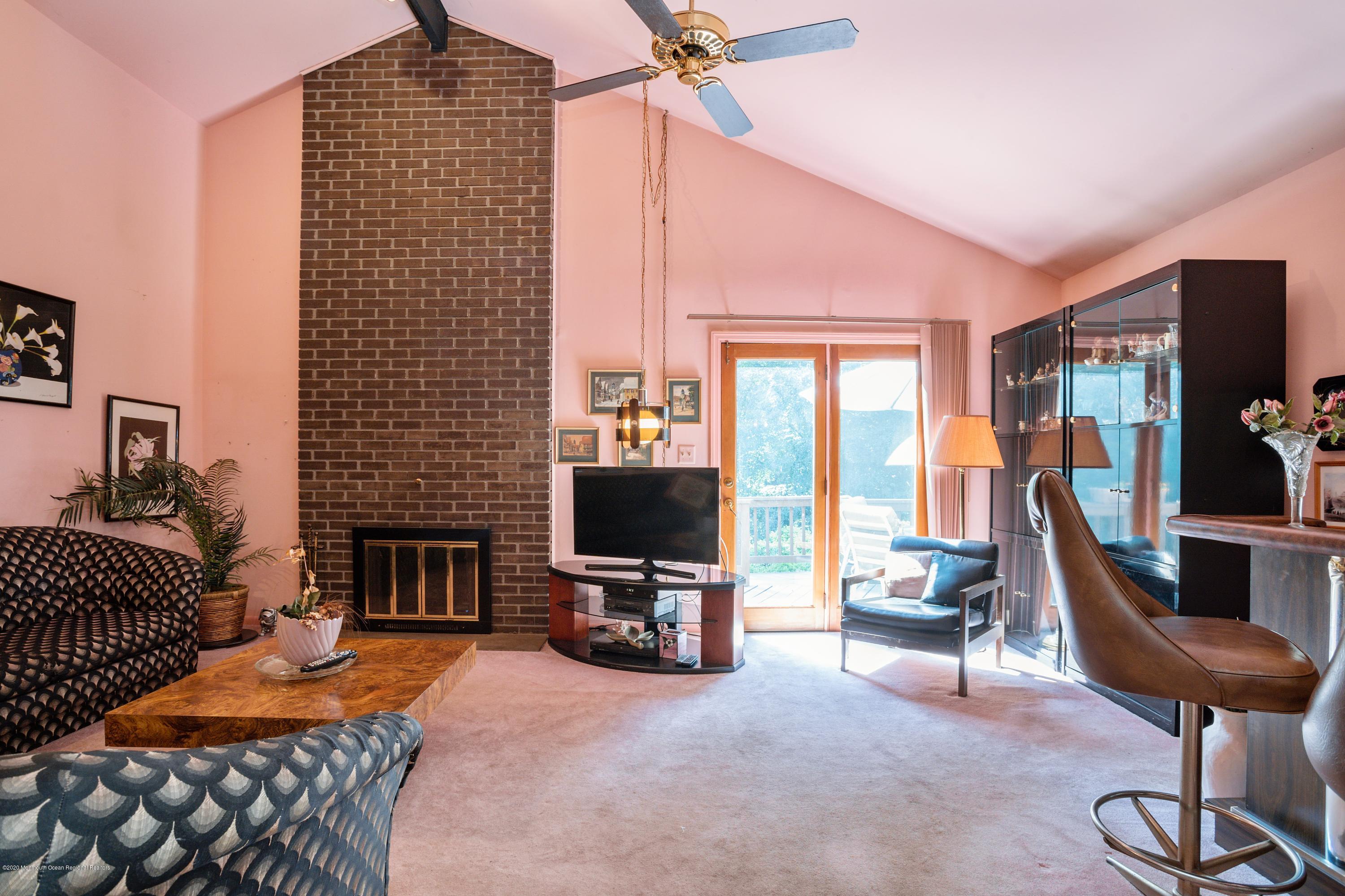 14 Huntley Road Holmdel, NJ 07733 - Photo 17 of 40 25_14HuntleyRd_2036_HiRes