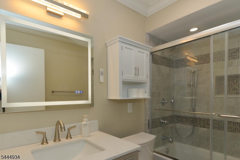 308 Federal Hill Road, Unit 308 Pompton Lakes, NJ 07442 - Photo 12 of 28