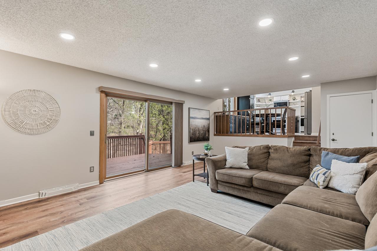 9515 Risewood Circle Eden Prairie, MN 55347 - Photo 6 of 41 Gallery Image 6