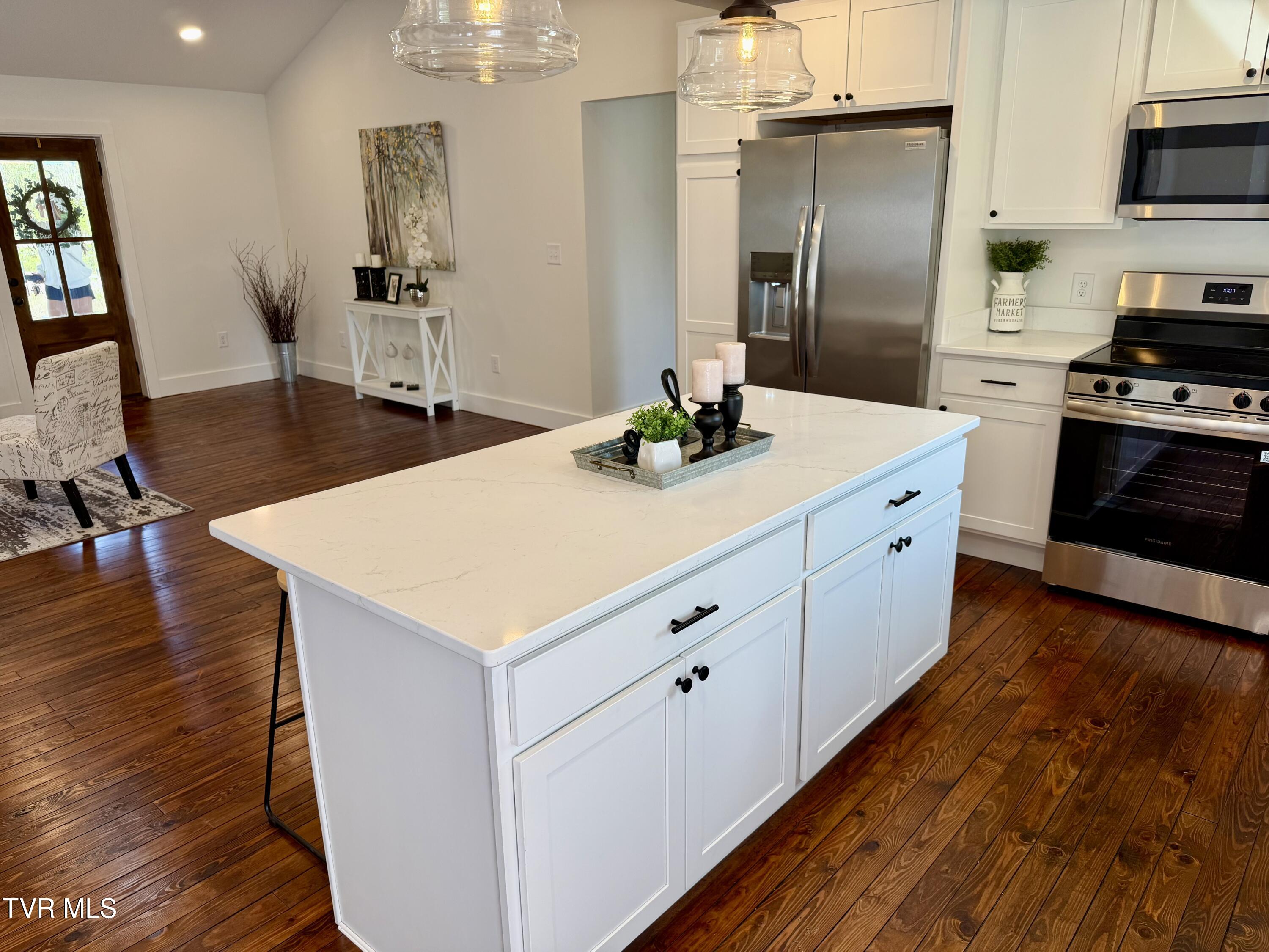 509 Island Road Bristol, VA 24201 - Photo 18 of 28 IMG_1399