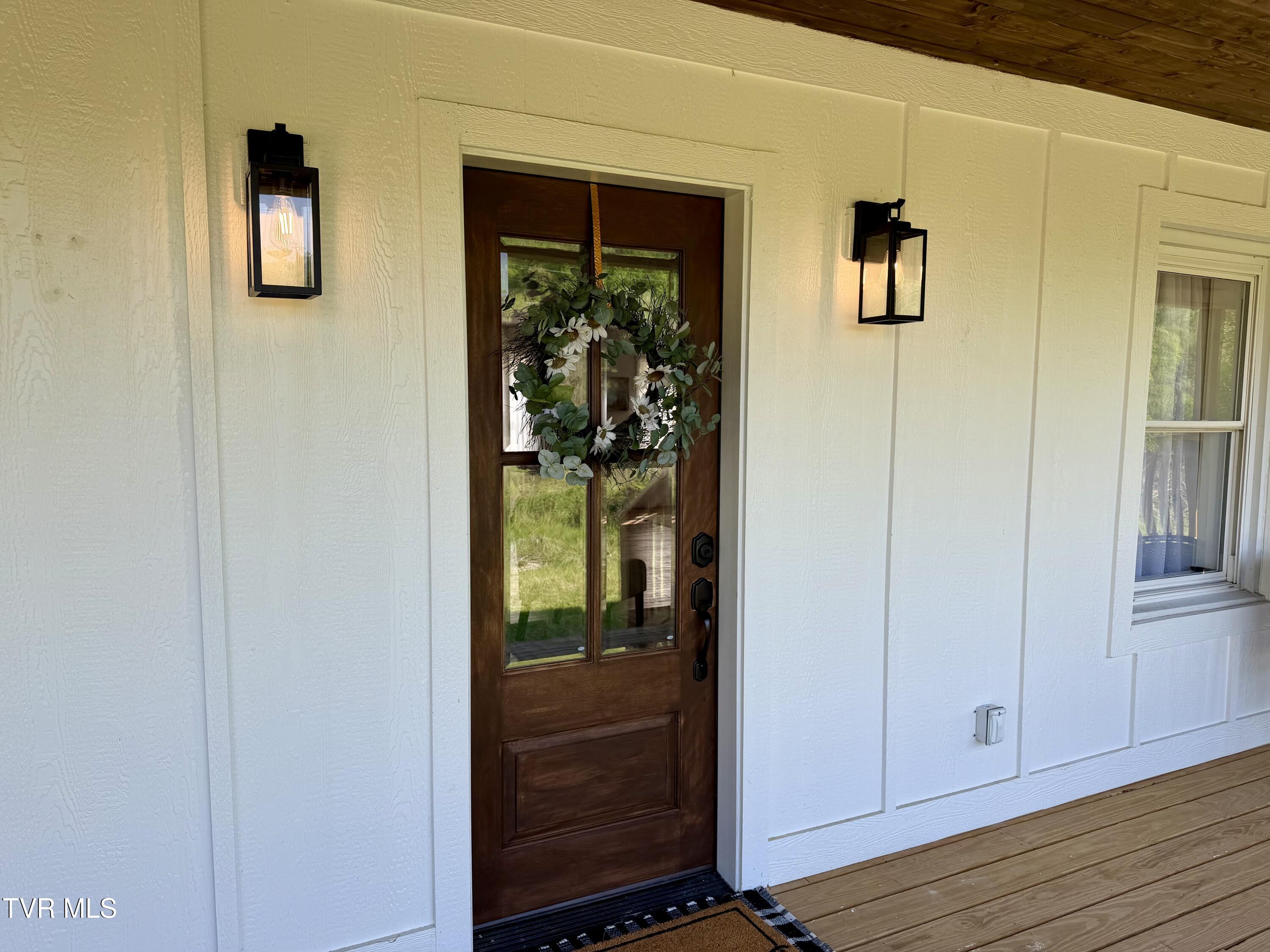 509 Island Road Bristol, VA 24201 - Photo 2 of 28 IMG_1375