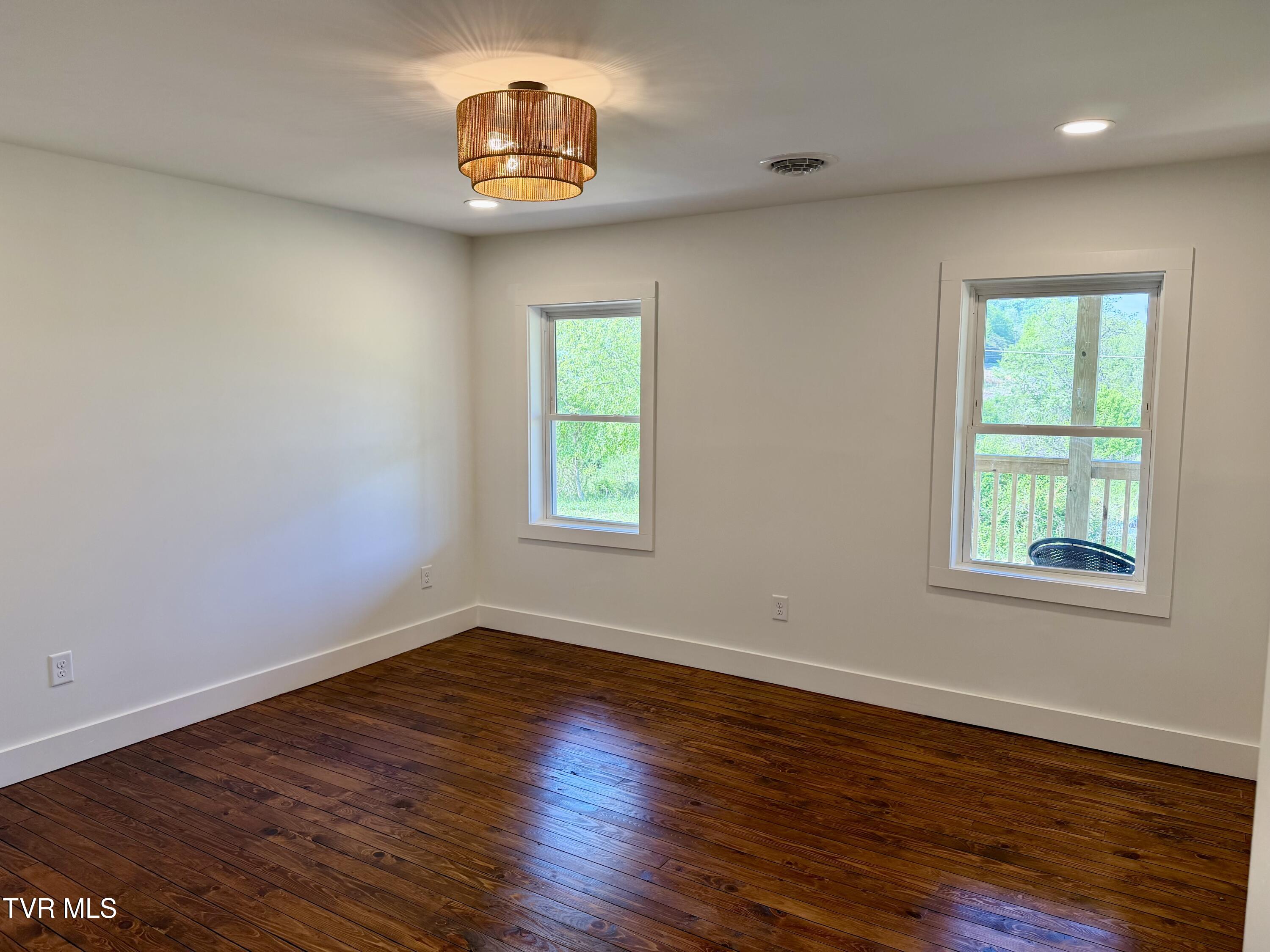 509 Island Road Bristol, VA 24201 - Photo 24 of 28 IMG_1396