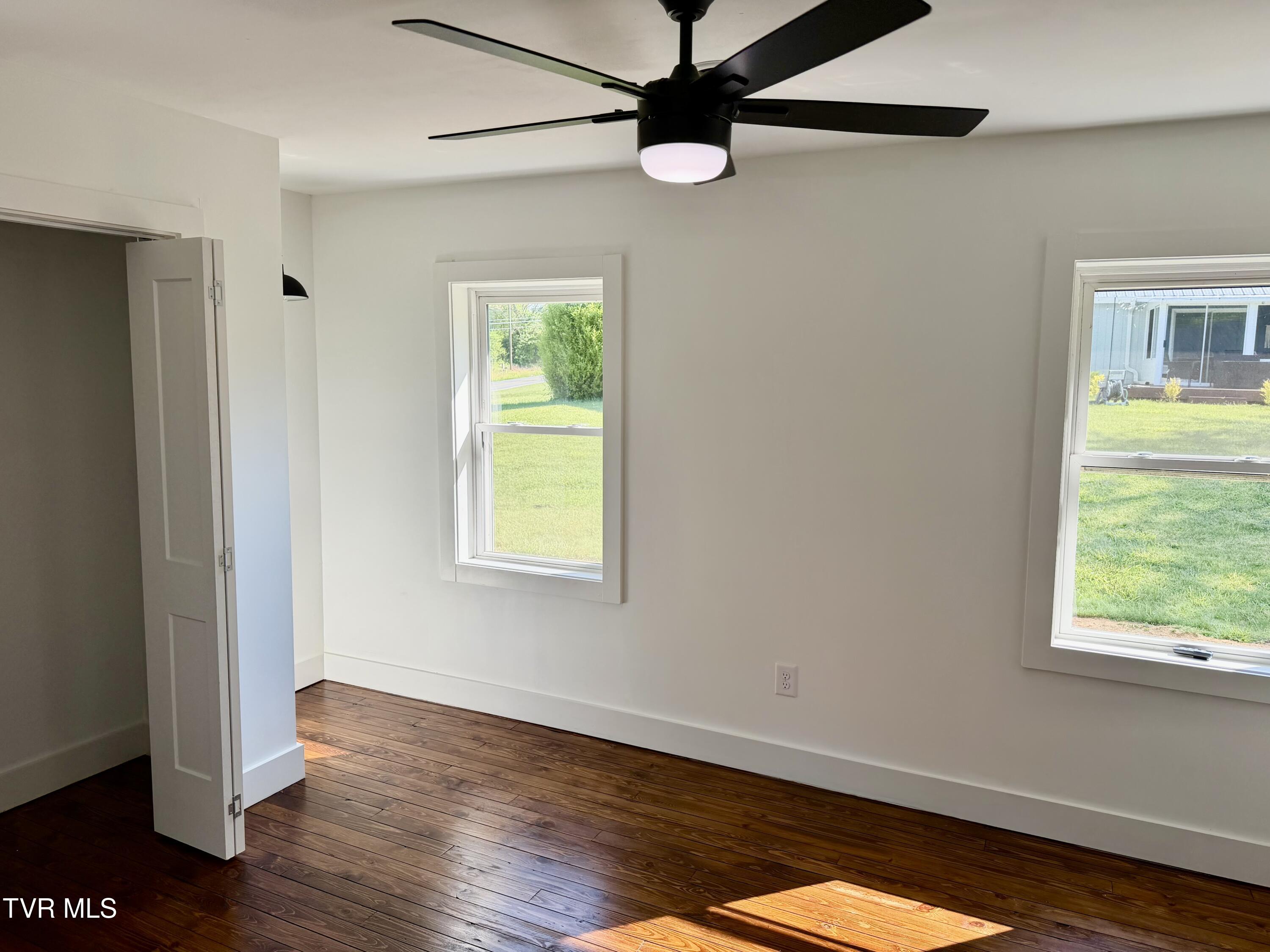 509 Island Road Bristol, VA 24201 - Photo 25 of 28 IMG_1400