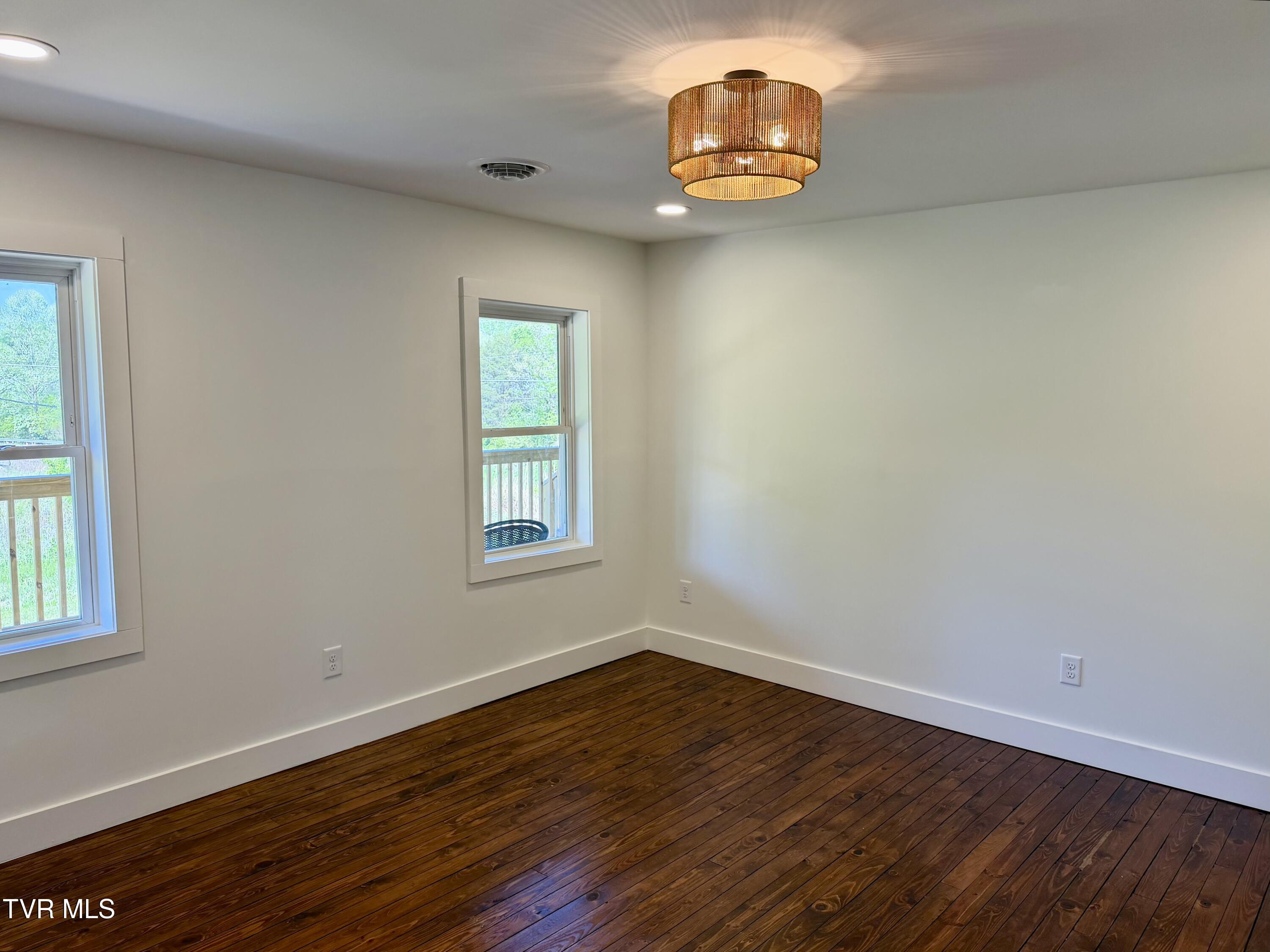 509 Island Road Bristol, VA 24201 - Photo 26 of 28 IMG_1397